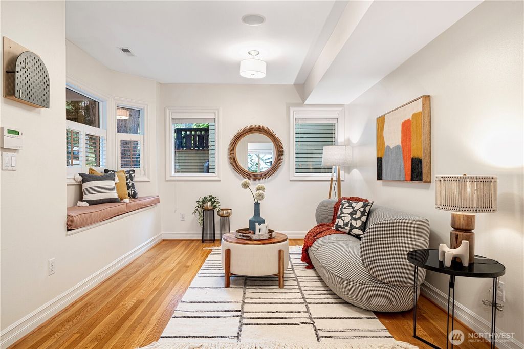 Photo of 1528 NE 97th St St, Seattle, WA 98115 (MLS # 2502713)