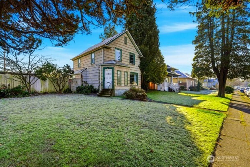 Photo of 2009 Lombard Avenue, Everett, WA 98201 (MLS # 2477093)