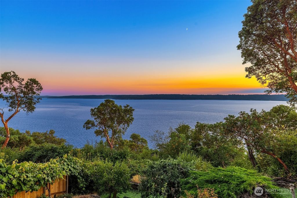 Photo of 10647 Marine View Drive SW, Seattle, WA 98146 (MLS # 2417000)
