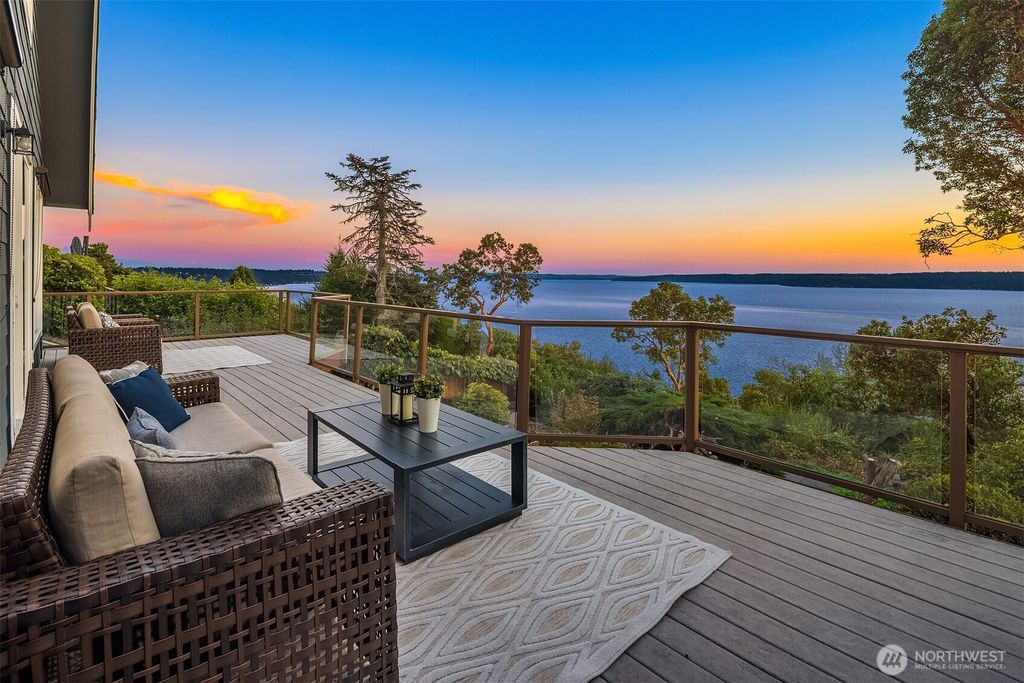 Photo of 10647 Marine View Drive SW, Seattle, WA 98146 (MLS # 2417000)