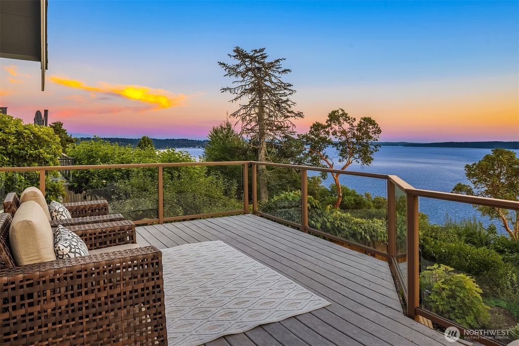Photo of 10647 Marine View Drive SW, Seattle, WA 98146 (MLS # 2417000)