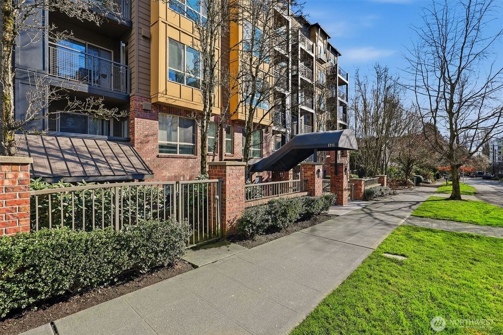 Photo of 412 11th Avenue #206, Seattle, WA 98122 (MLS # 2476131)