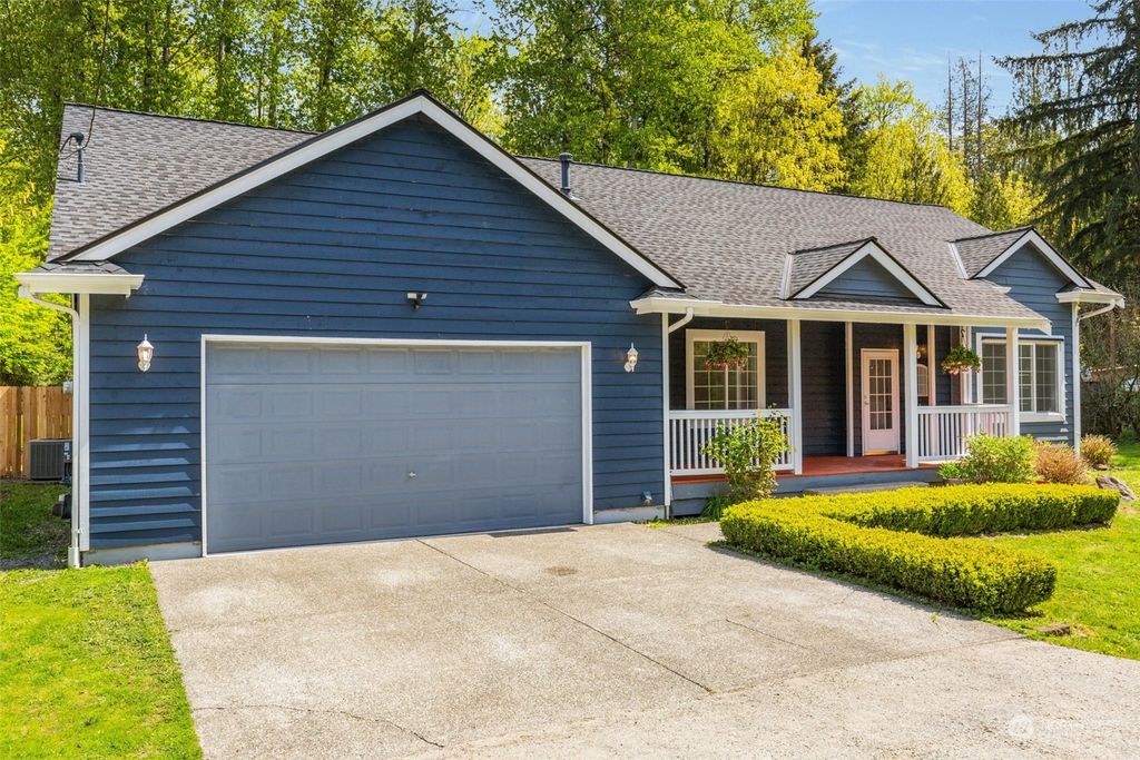Photo of 15810 209th Ave SE Ave, Renton, WA 98059 (MLS # 2228061)