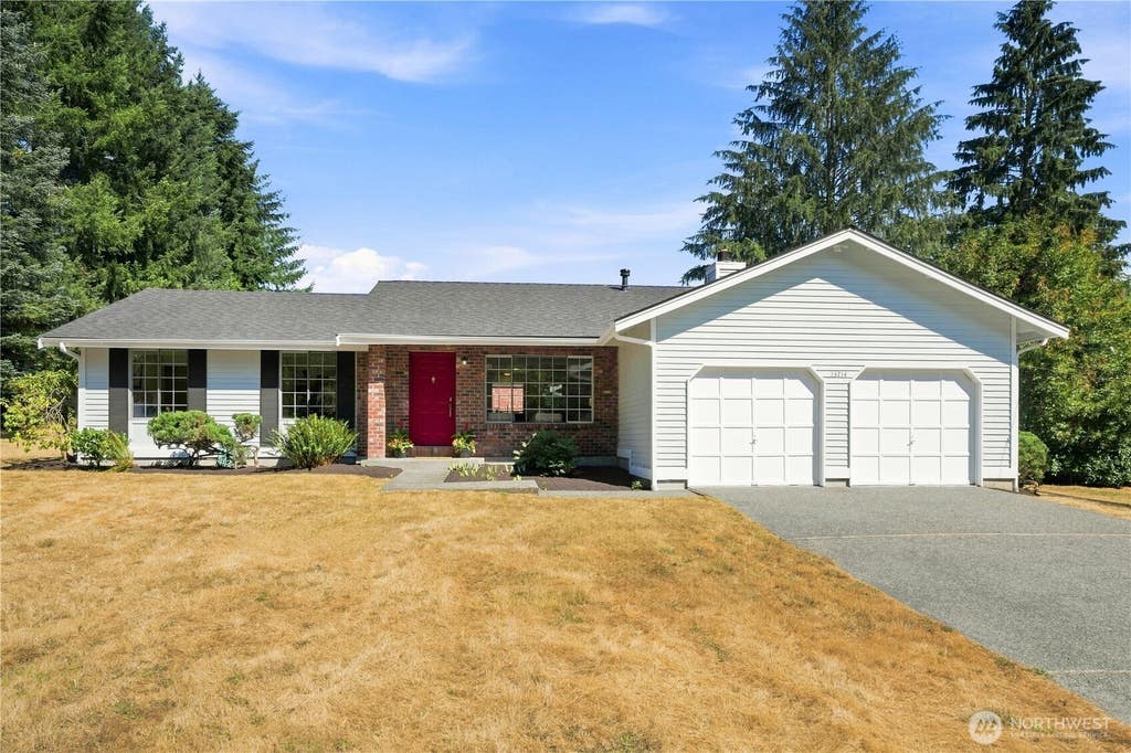 Photo of 13714 217th Avenue SE, Issaquah, WA 98027 (MLS # 2572306)