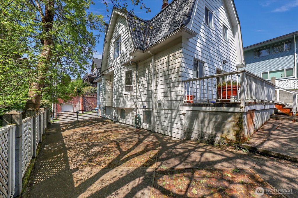 Photo of 924 3rd Avenue W, Seattle, WA 98119 (MLS # 2436719)