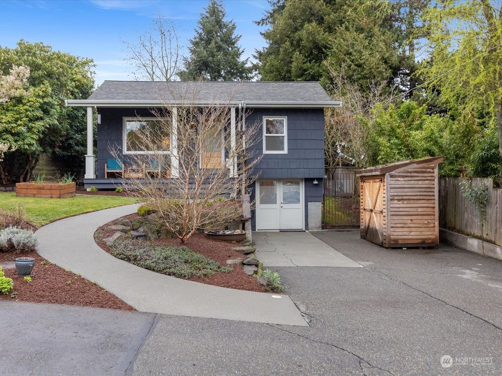 Photo of 908 NW 97th Street, Seattle, WA 98117 (MLS # 2217896)