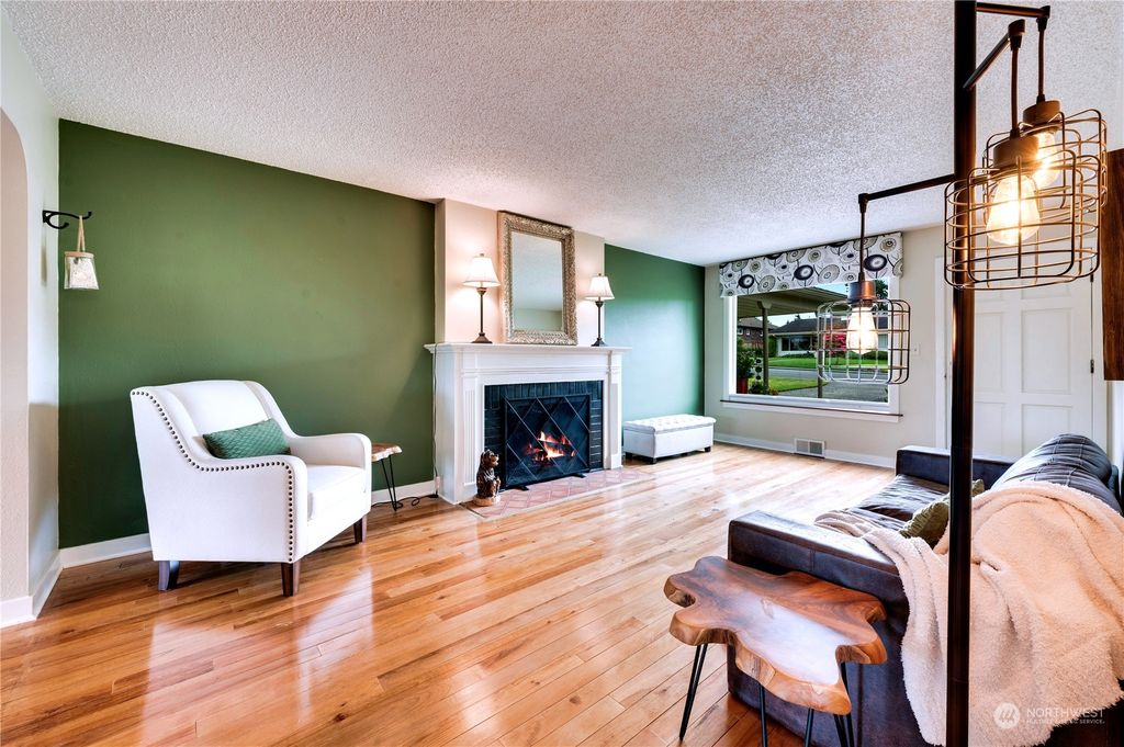 Photo of 725 Hoyt Avenue, Everett, WA 98201 (MLS # 2253568)