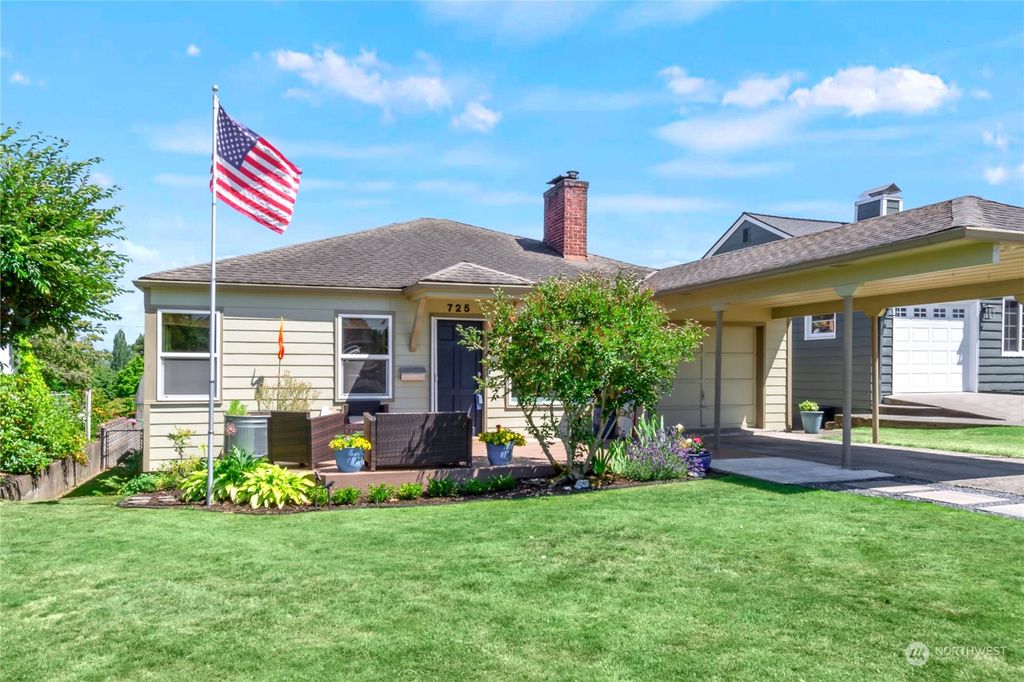 Photo of 725 Hoyt Avenue, Everett, WA 98201 (MLS # 2253568)