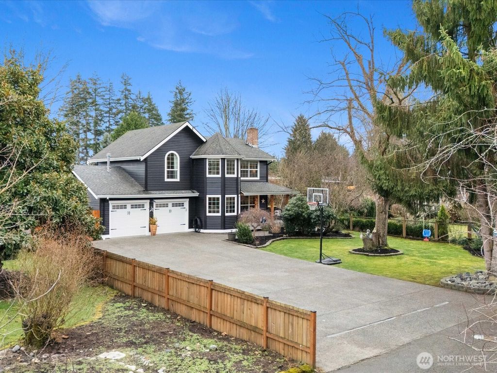 Photo of 610 Logan Road, Lynnwood, WA 98036 (MLS # 2472080)