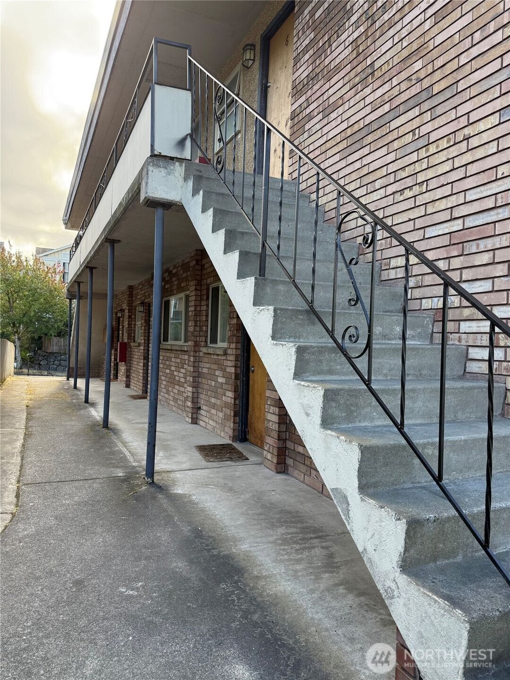 Photo of 4501 Fremont Avenue N, Seattle, WA 98103 (MLS # 2424204)