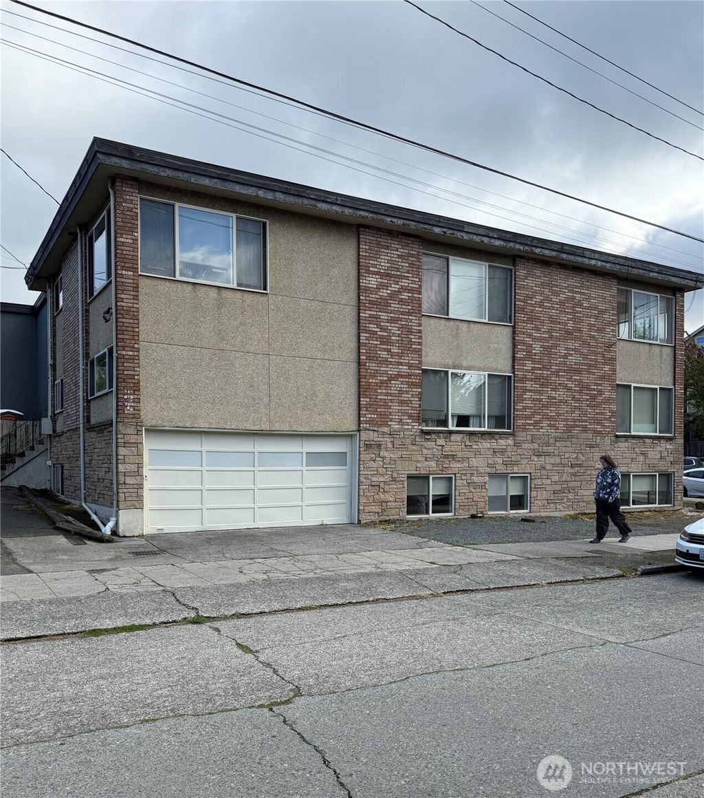 Photo of 4501 Fremont Avenue N, Seattle, WA 98103 (MLS # 2424204)