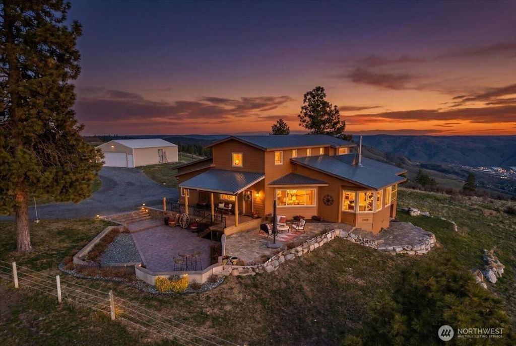 Photo of 95 Horizon Lane, Chelan, WA 98816 (MLS # 2500729)