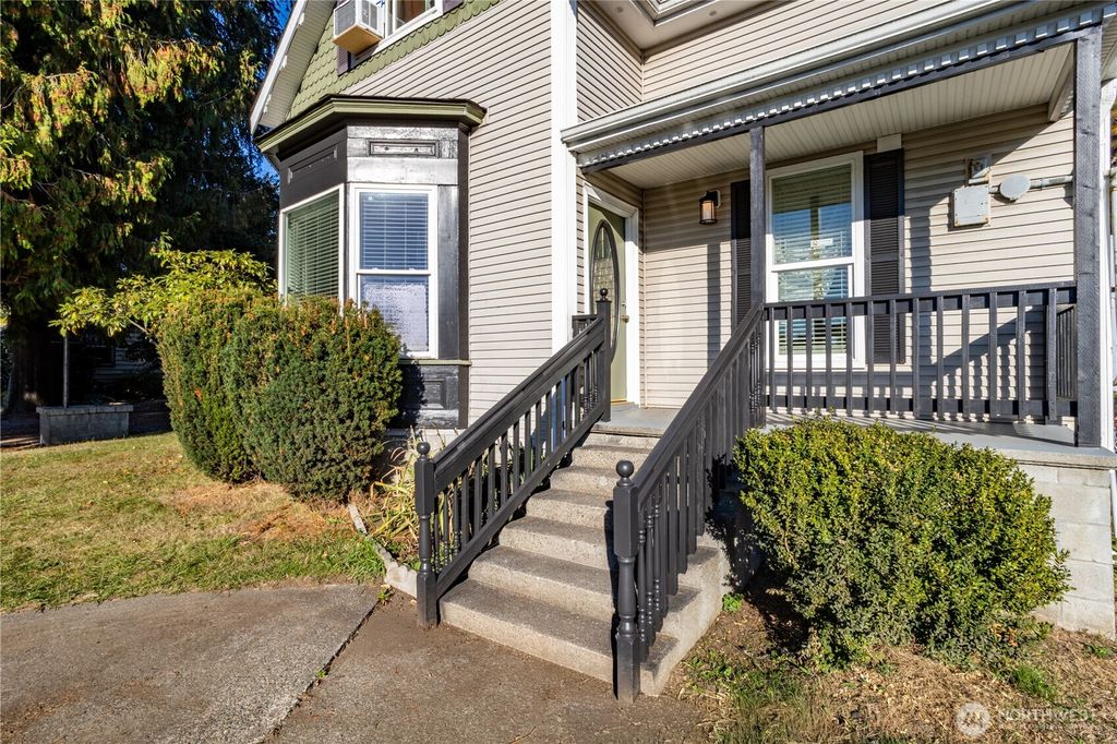 Photo of 1308 N Pearl Street, Centralia, WA 98531 (MLS # 2435583)