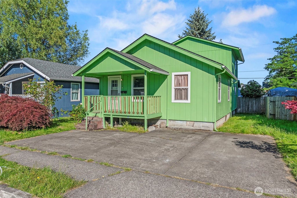 Photo of 244 19th Avenue, Longview, WA 98632 (MLS # 2540240)