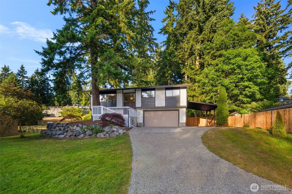 Photo of 15421 22nd Place W, Lynnwood, WA 98087 (MLS # 2405073)