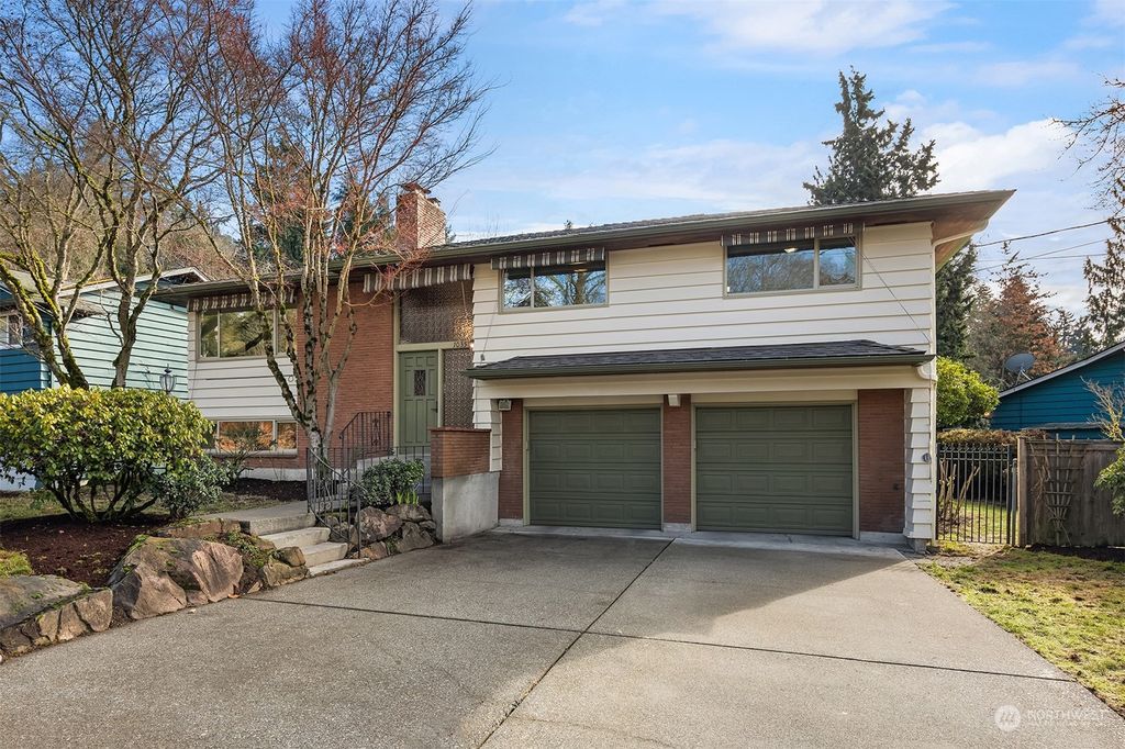 Photo of 10358 44th Avenue NE, Seattle, WA 98125 (MLS # 2198171)