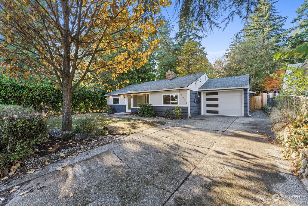 Photo of 17539 Wallingford Avenue N, Shoreline, WA 98133 (MLS # 2017272)