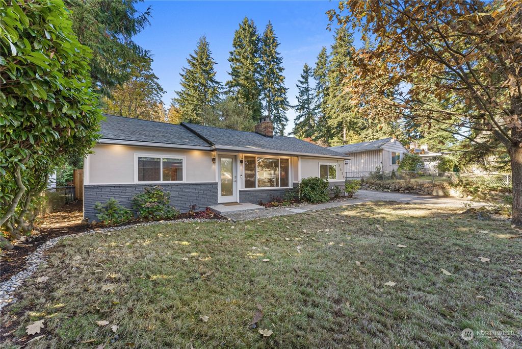 Photo of 17539 Wallingford Avenue N, Shoreline, WA 98133 (MLS # 2017272)