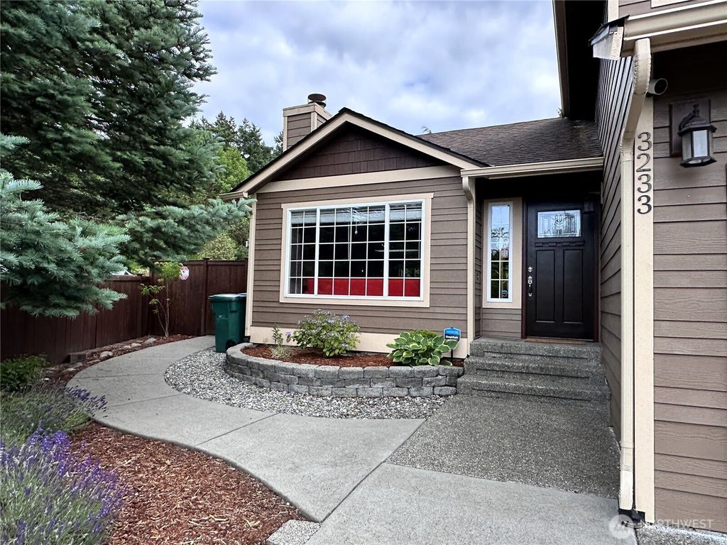 Photo of 3233 S 312th Place, Auburn, WA 98001 (MLS # 2397863)