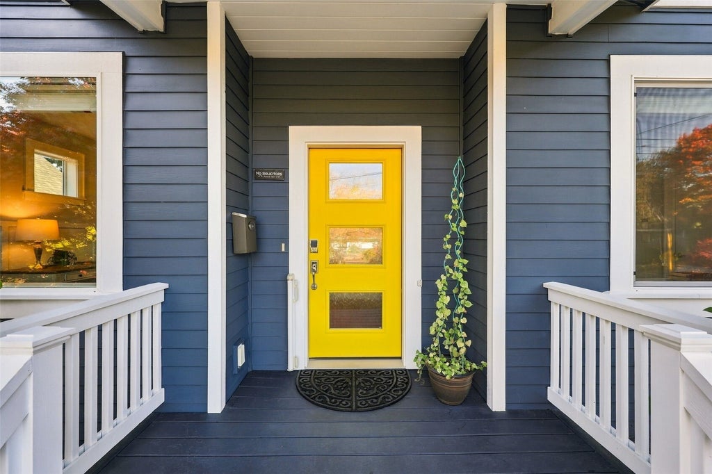 Photo of 5057 SW Stevens Street, Seattle, WA 98116 (MLS # 2595350)