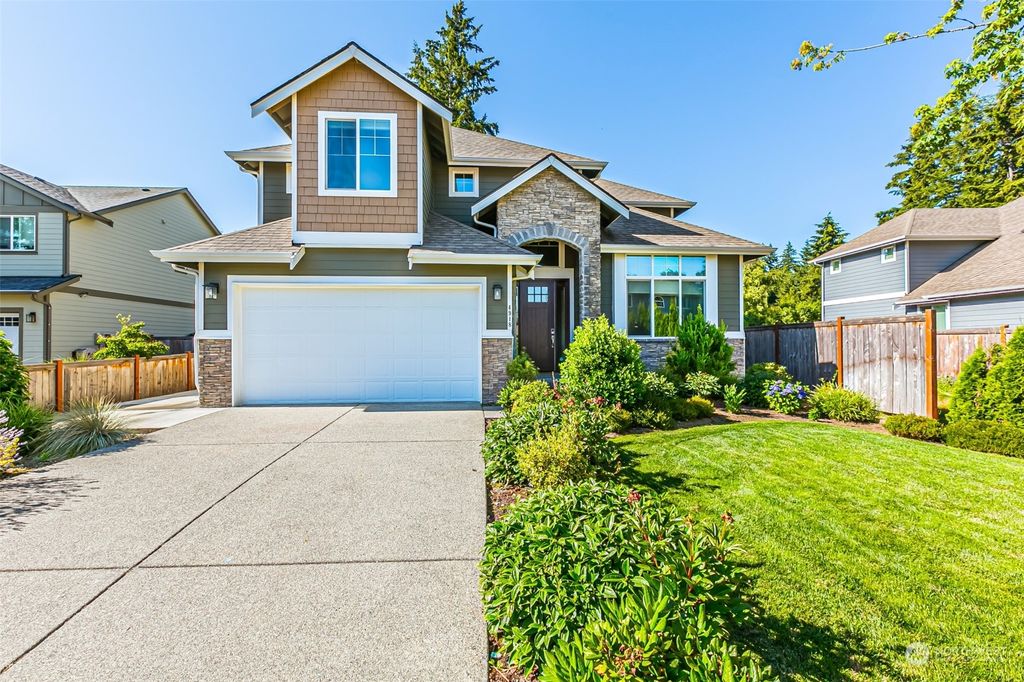 Photo of 4918 NE 1ST Street, Renton, WA 98059 (MLS # 2261848)