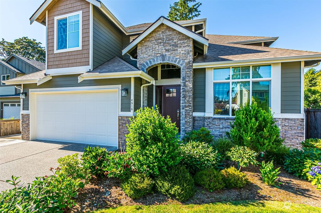 Photo of 4918 NE 1ST Street, Renton, WA 98059 (MLS # 2261848)