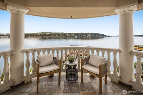 Photo of 17765 Beach Drive NE, Lake Forest Park, WA 98155 (MLS # 2488800)