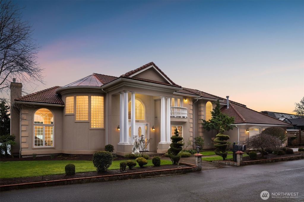 Photo of 17765 Beach Drive NE, Lake Forest Park, WA 98155 (MLS # 2488800)