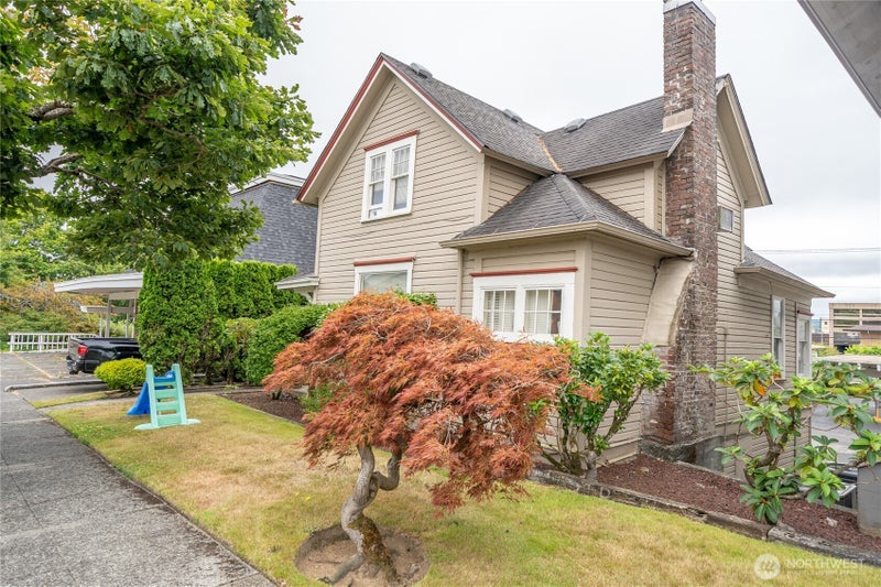 105 E 2nd Street