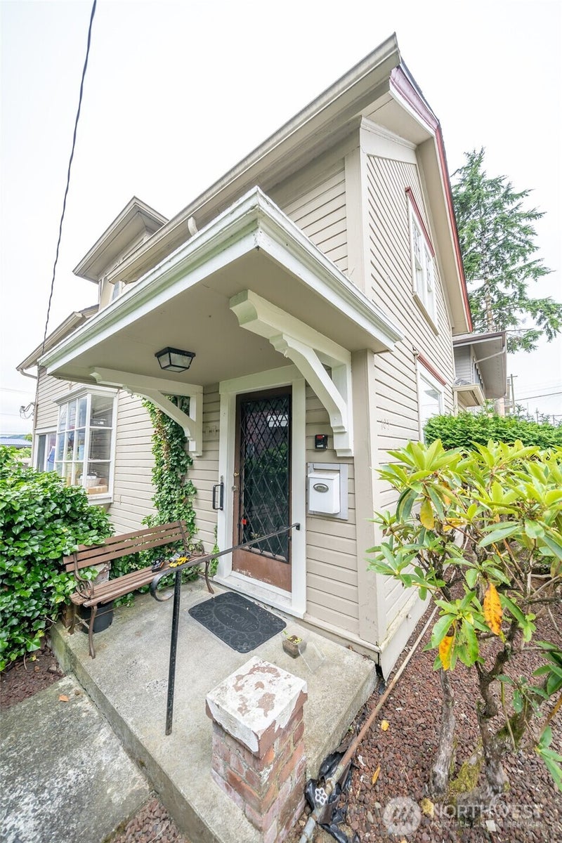 105 E 2nd Street