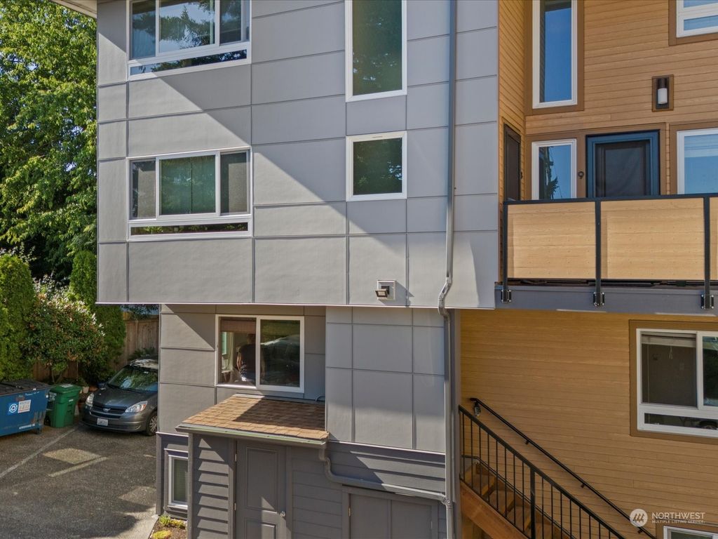 Photo of 11401 Roosevelt Way NE #7, Seattle, WA 98125 (MLS # 2307457)