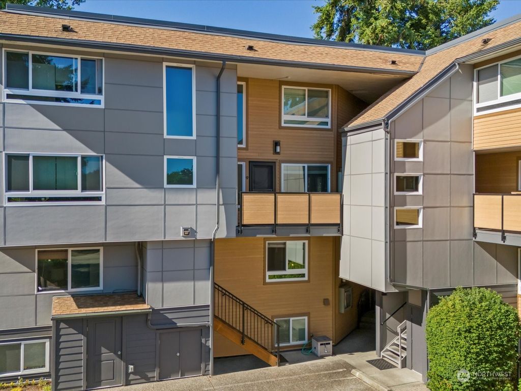 Photo of 11401 Roosevelt Way NE #7, Seattle, WA 98125 (MLS # 2307457)
