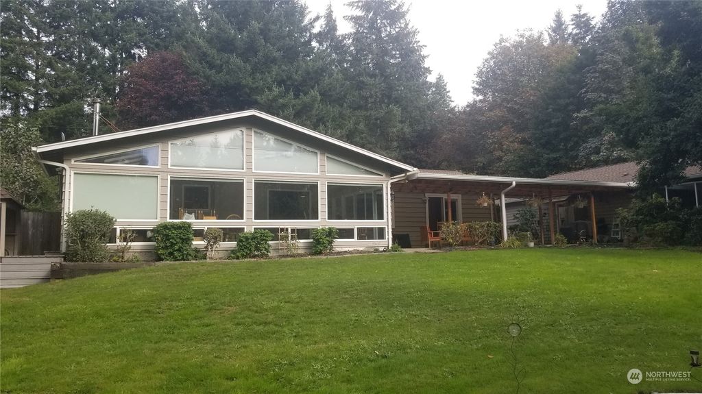 Photo of 10315 210 Avenue NE, Redmond, WA 98034 (MLS # 2296120)