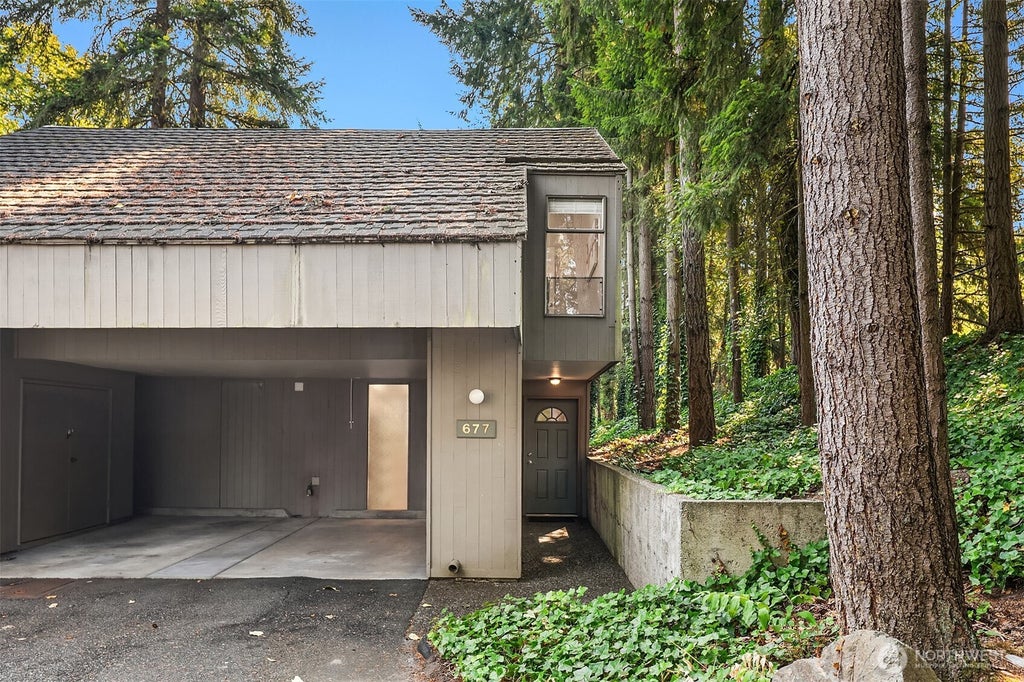 Photo of 13835 NE 69th Street #677, Redmond, WA 98052 (MLS # 2573675)