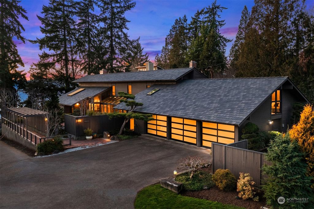 Photo of 9520 SE 15th Street, Bellevue, WA 98004 (MLS # 2197094)