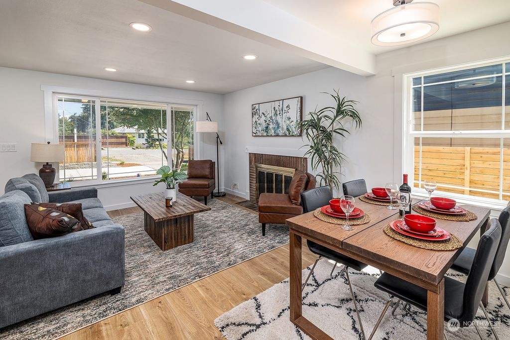 Photo of 13507 Meridian Avenue N, Seattle, WA 98133 (MLS # 2078023)