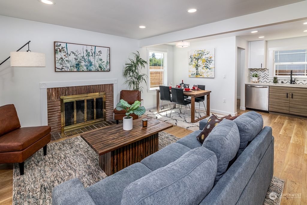 Photo of 13507 Meridian Avenue N, Seattle, WA 98133 (MLS # 2078023)