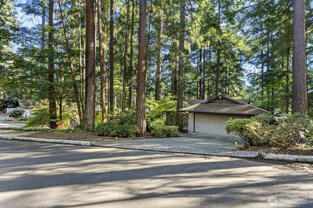 Photo of 12929 NE 25th Place, Bellevue, WA 98005 (MLS # 2577949)