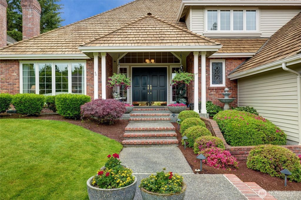 Photo of 22519 SE 46th Place, Sammamish, WA 98075 (MLS # 2527246)