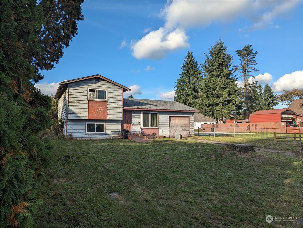 Photo of 5811 132 Place NE, Marysville, WA 98271 (MLS # 2161935)