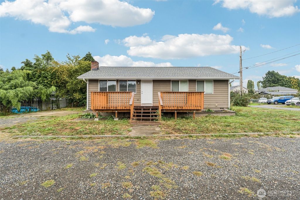 Photo of 311 9th Avenue N, Algona, WA 98001 (MLS # 2439652)