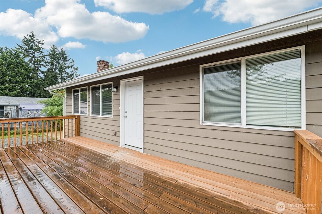 Photo of 311 9th Avenue N, Algona, WA 98001 (MLS # 2439652)