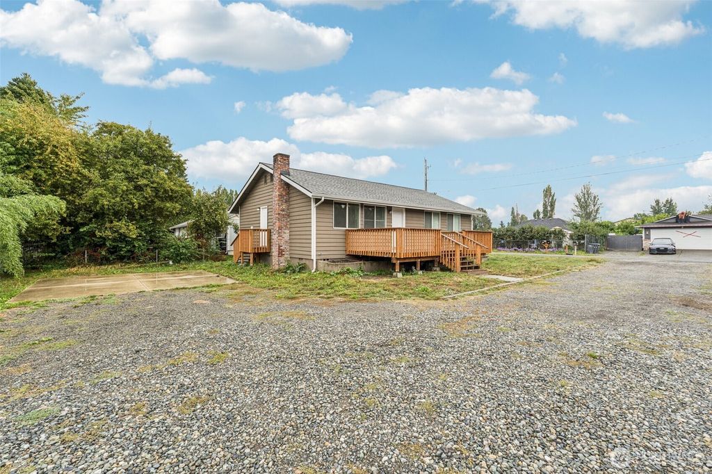 Photo of 311 9th Avenue N, Algona, WA 98001 (MLS # 2439652)