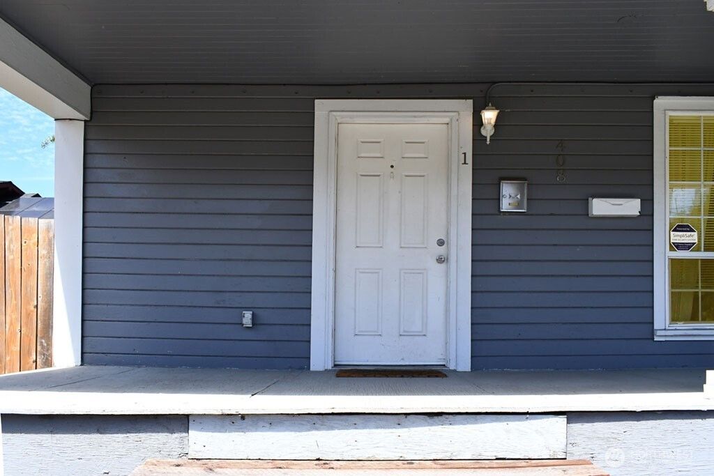 Photo of 408 9th Avenue SE, Olympia, WA 98501 (MLS # 2457132)