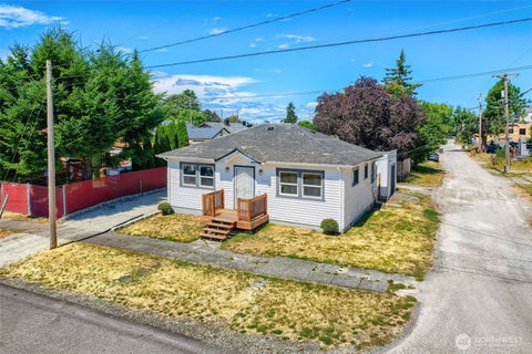 Photo of 1315 S 43rd St ST, Tacoma, WA 98418 (MLS # 2549681)