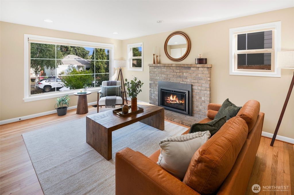 Photo of 5549 39th Avenue NE, Seattle, WA 98105 (MLS # 2431524)