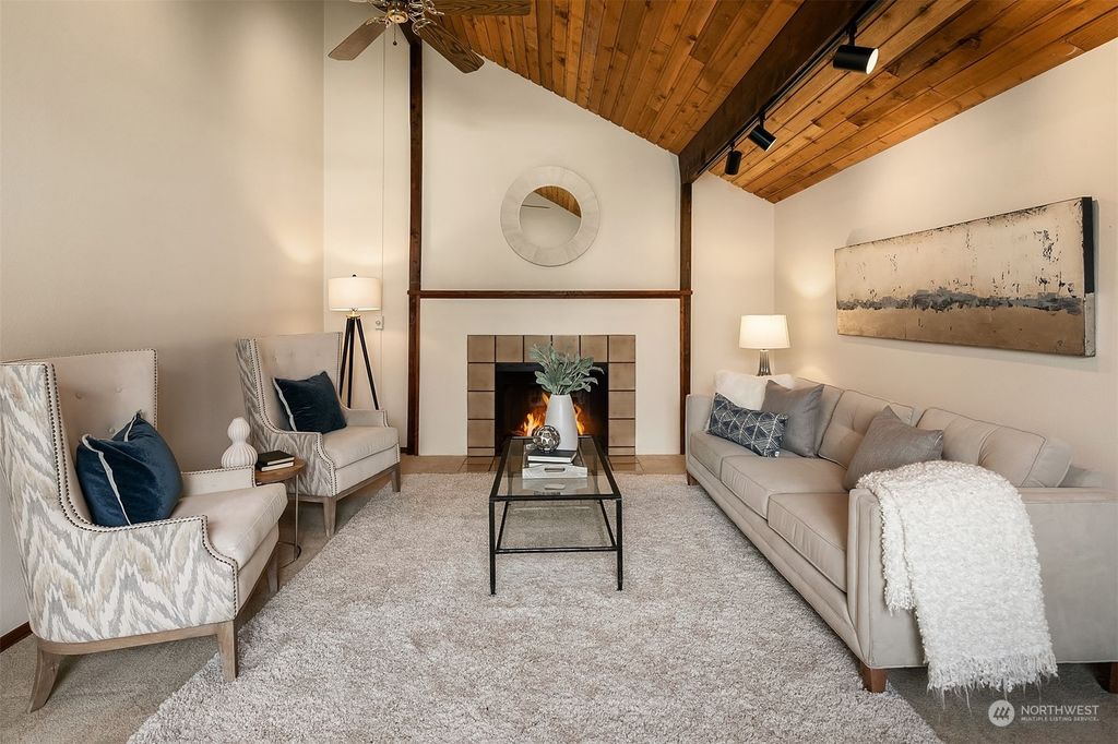 Photo of 19111 SE 47th Place, Issaquah, WA 98027 (MLS # 2056048)