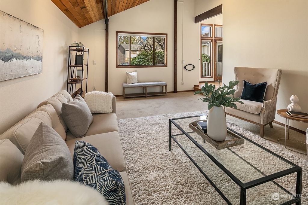 Photo of 19111 SE 47th Place, Issaquah, WA 98027 (MLS # 2056048)