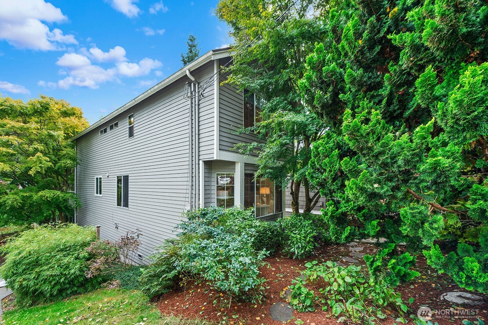 7548 Ravenna Avenue NE
