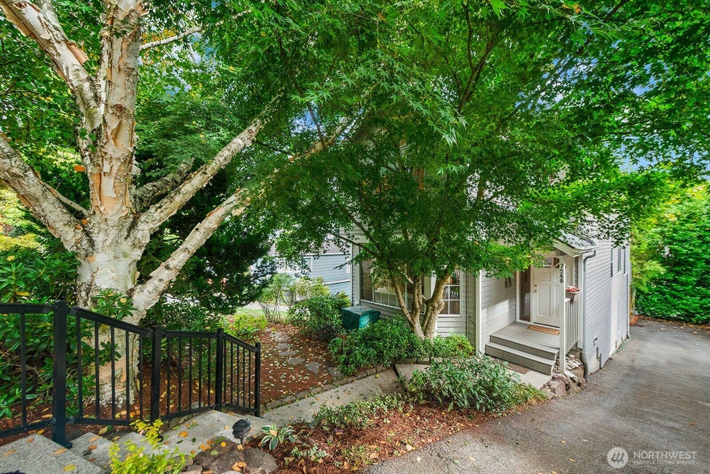 Photo of 7548 Ravenna Avenue NE, Seattle, WA 98115 (MLS # 2591636)